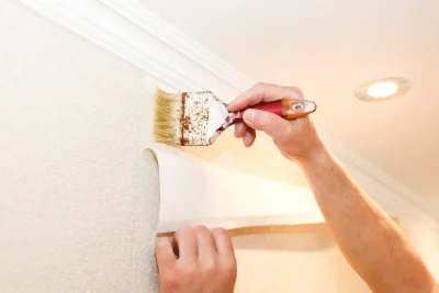 Pose de papier peint à Rodès — revêtements muraux et toiles de verre